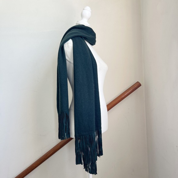 M.I.L.A 100% Cashmere Suede Leather Fringe Wrap Scarf Shawl Green Luxury Knit - Picture 3 of 12